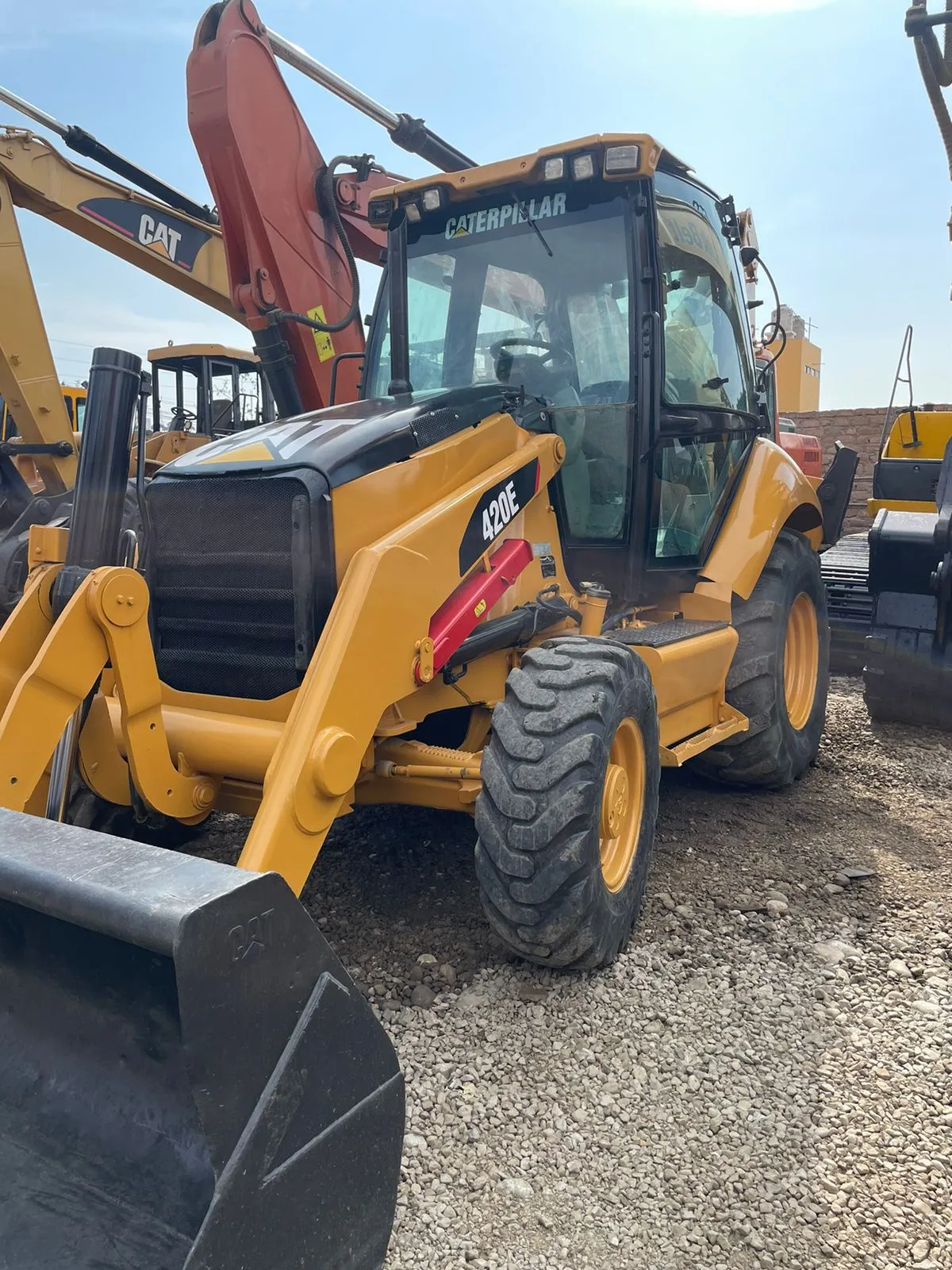 Retroexcavadora CATERPILLAR 420E (2010)