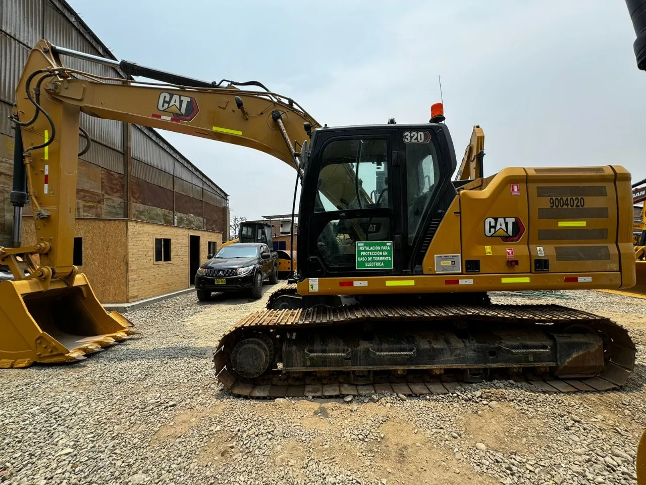 Excavadora CATERPILLAR 320 (2020) - Foto # 2