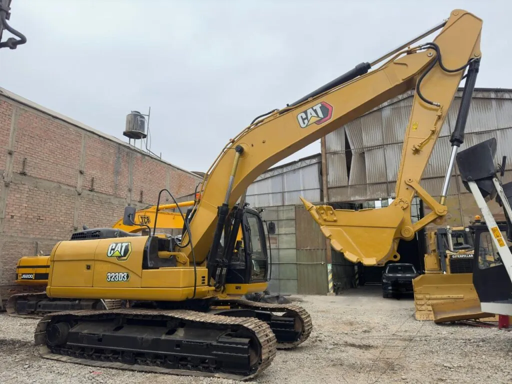 Excavadora CATERPILLAR 323D3 (2021) - Foto # 2