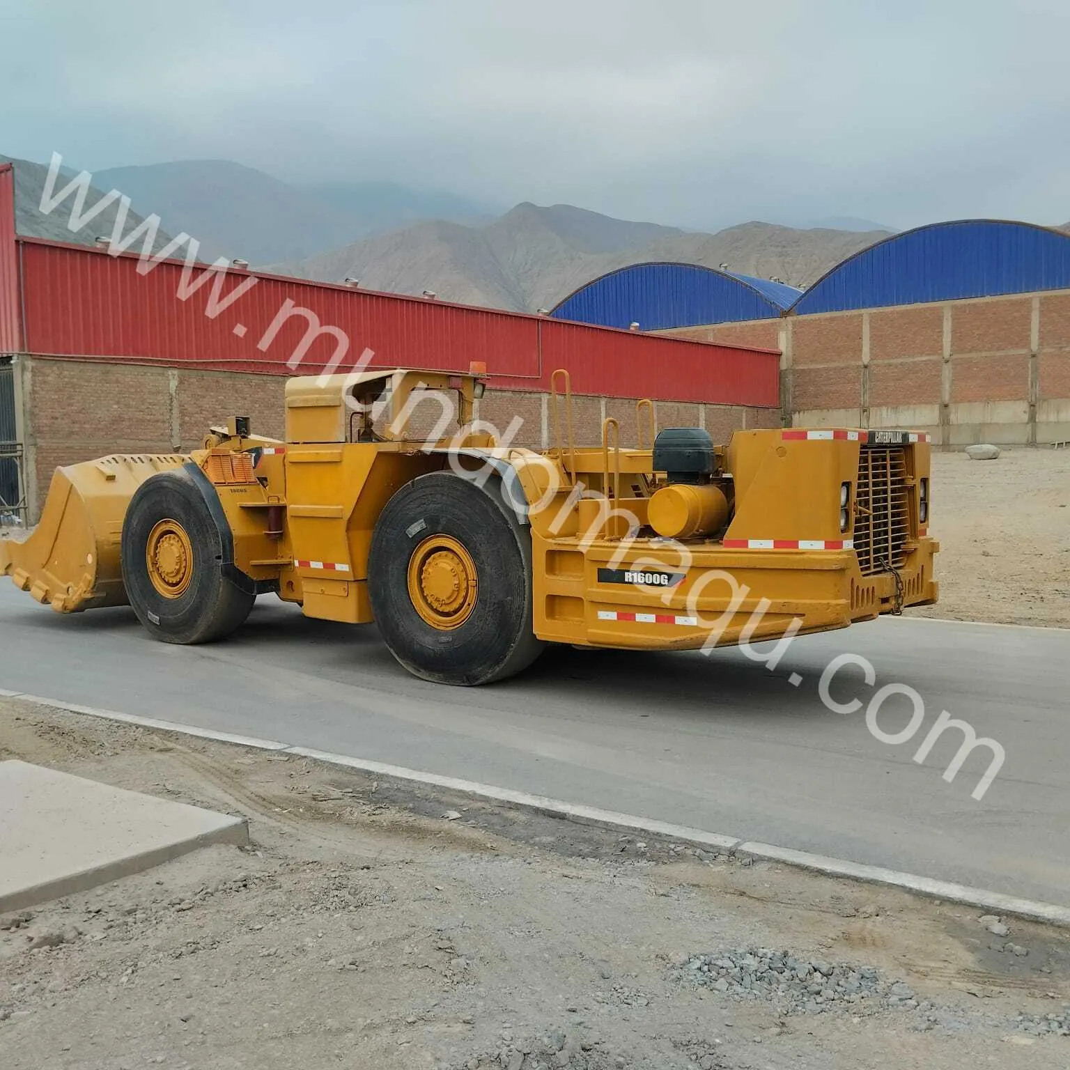 Cargador de bajo perfil CATERPILLAR R1600G (2011) - Foto # 4