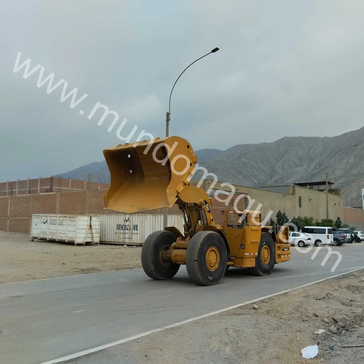 Cargador de bajo perfil CATERPILLAR R1600G (2011) - Foto # 1