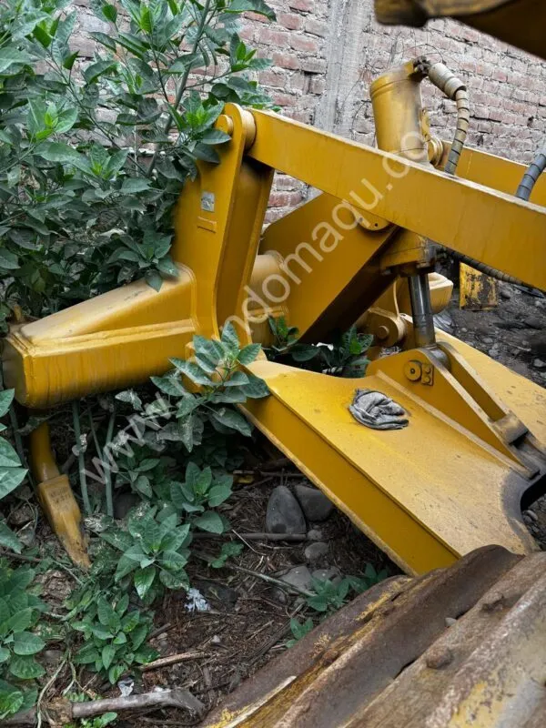 Tractor de oruga CATERPILLAR D6T (2008) - Foto # 2
