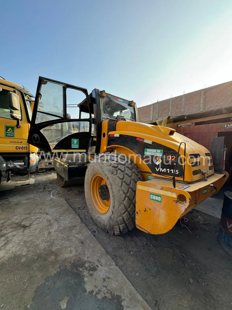 Rodillo JCB VM-115 (2015) - Foto # 1