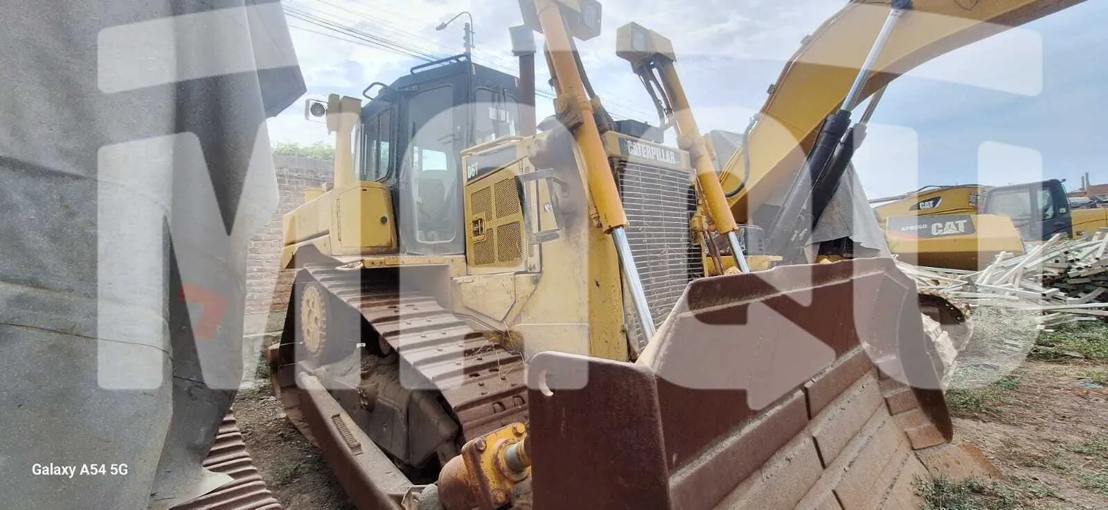 Tractor de oruga CATERPILLAR D6T (2010) - Foto # 2