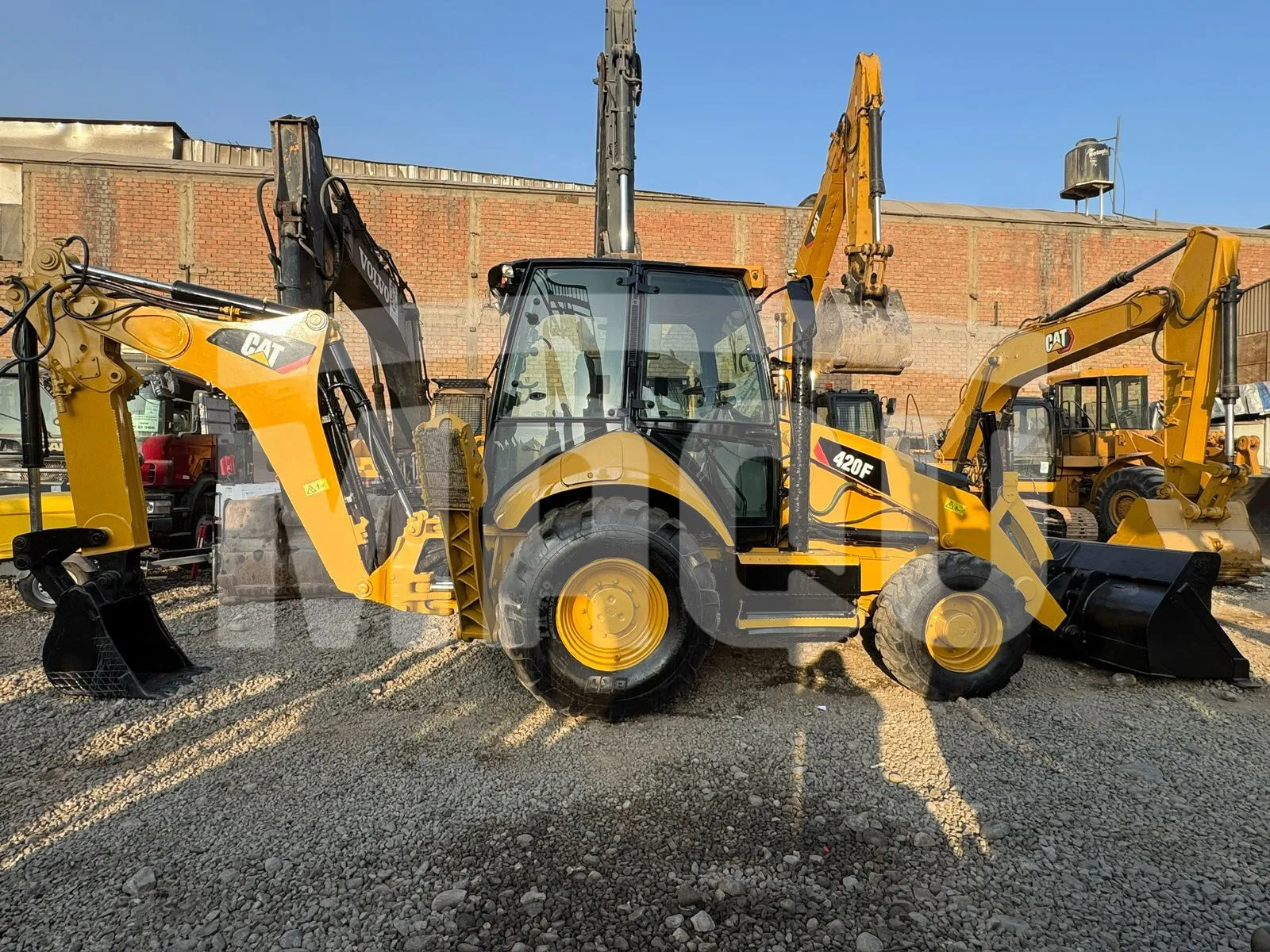 Retroexcavadora CATERPILLAR 420F (2013)
