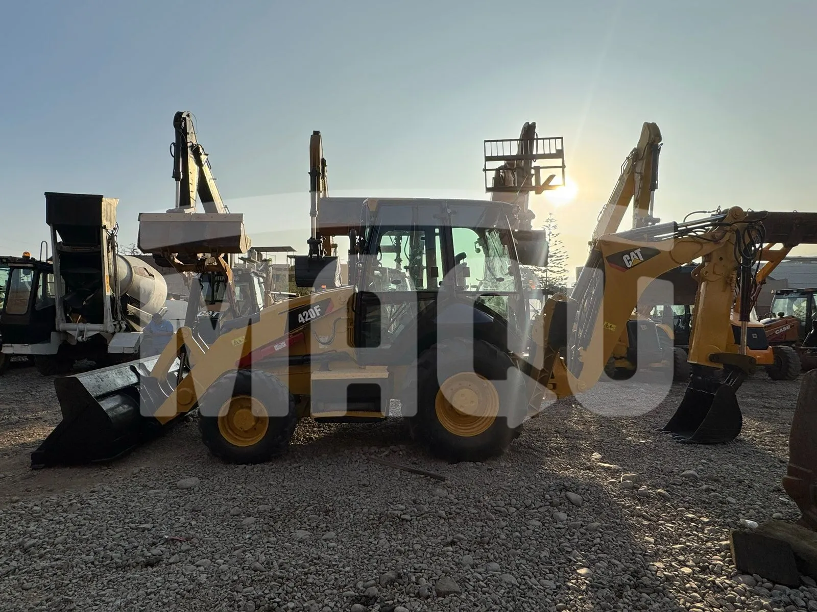 Retroexcavadora CATERPILLAR 420F (2013) - Foto # 3