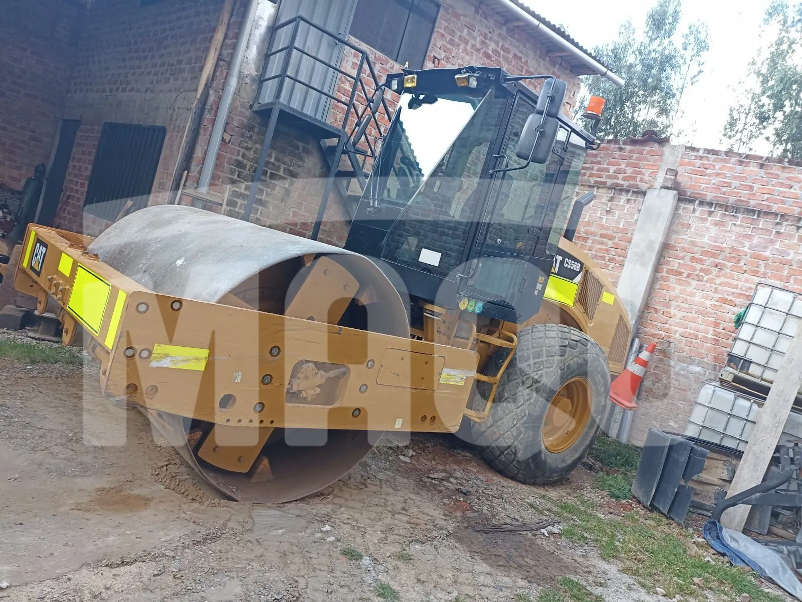 Rodillo CATERPILLAR C556B (2019)