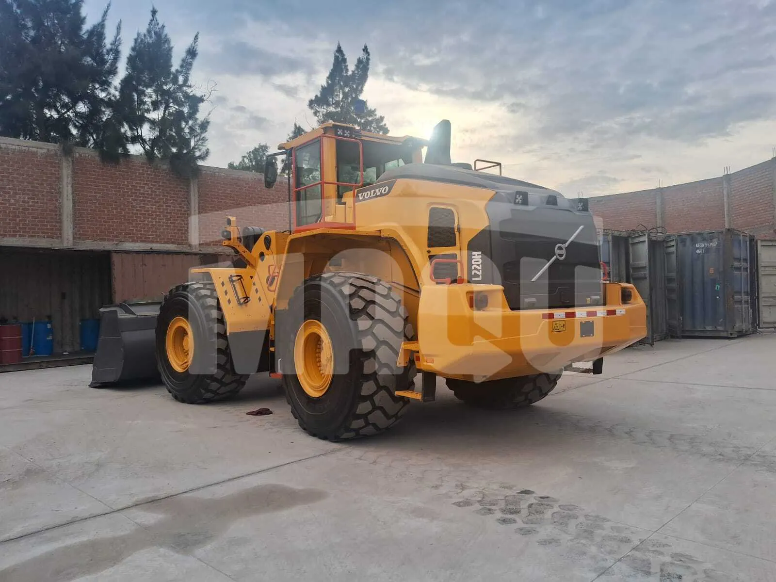 Cargador frontal VOLVO L220H (2021) - Foto # 2