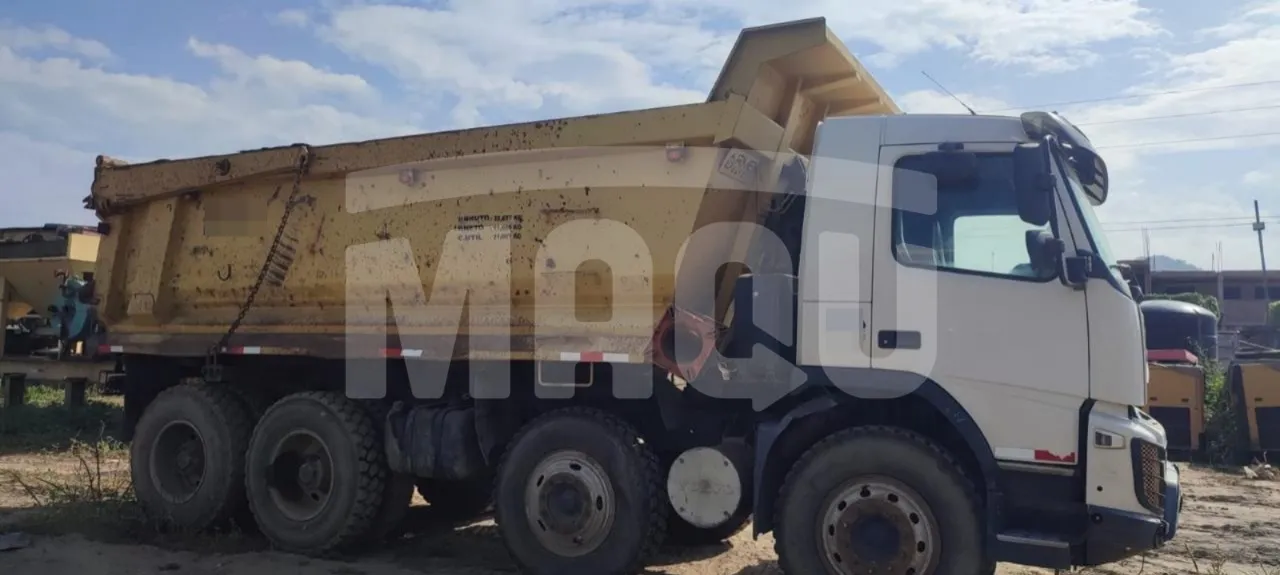 Volquete VOLVO FMX 8X4 (2014)