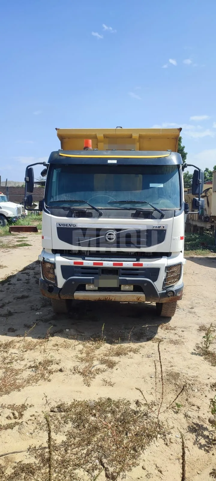 Volquete VOLVO FMX 8X4 (2014)