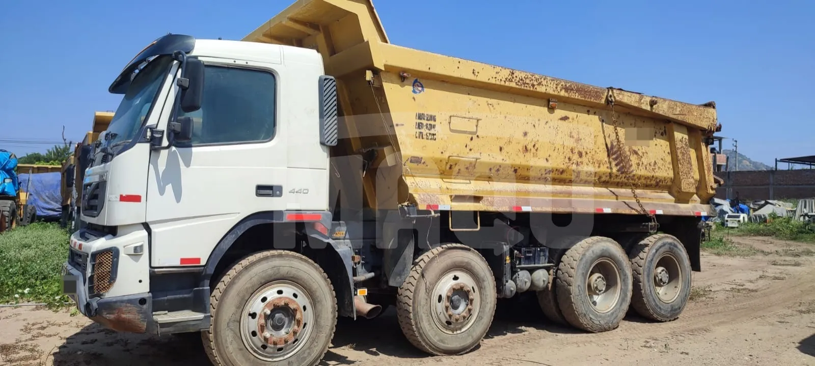 Volquete VOLVO FMX 8X4 (2014) - Foto # 2