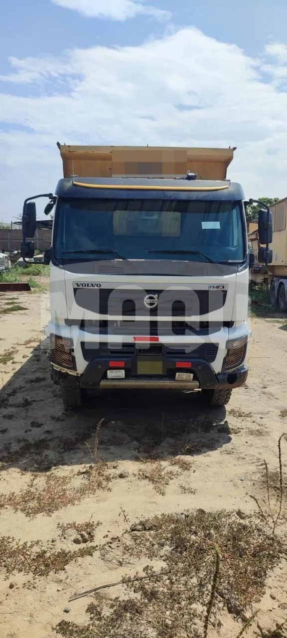Volquete VOLVO FMX 8X4 (2014) - Foto # 4