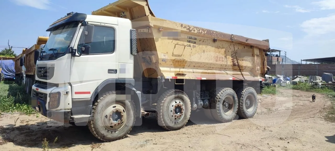 Volquete VOLVO FMX 8X4 (2014)