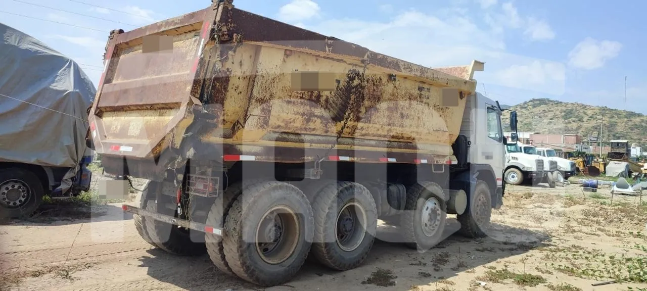 Volquete VOLVO FMX 8X4 (2014) - Foto # 2