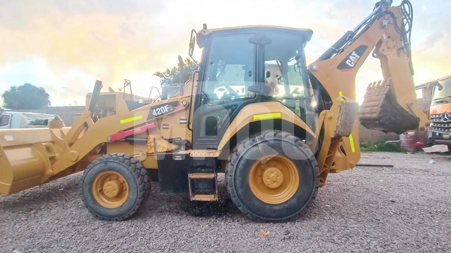 Retroexcavadora CATERPILLAR 420F2 (2019) - Foto # 2