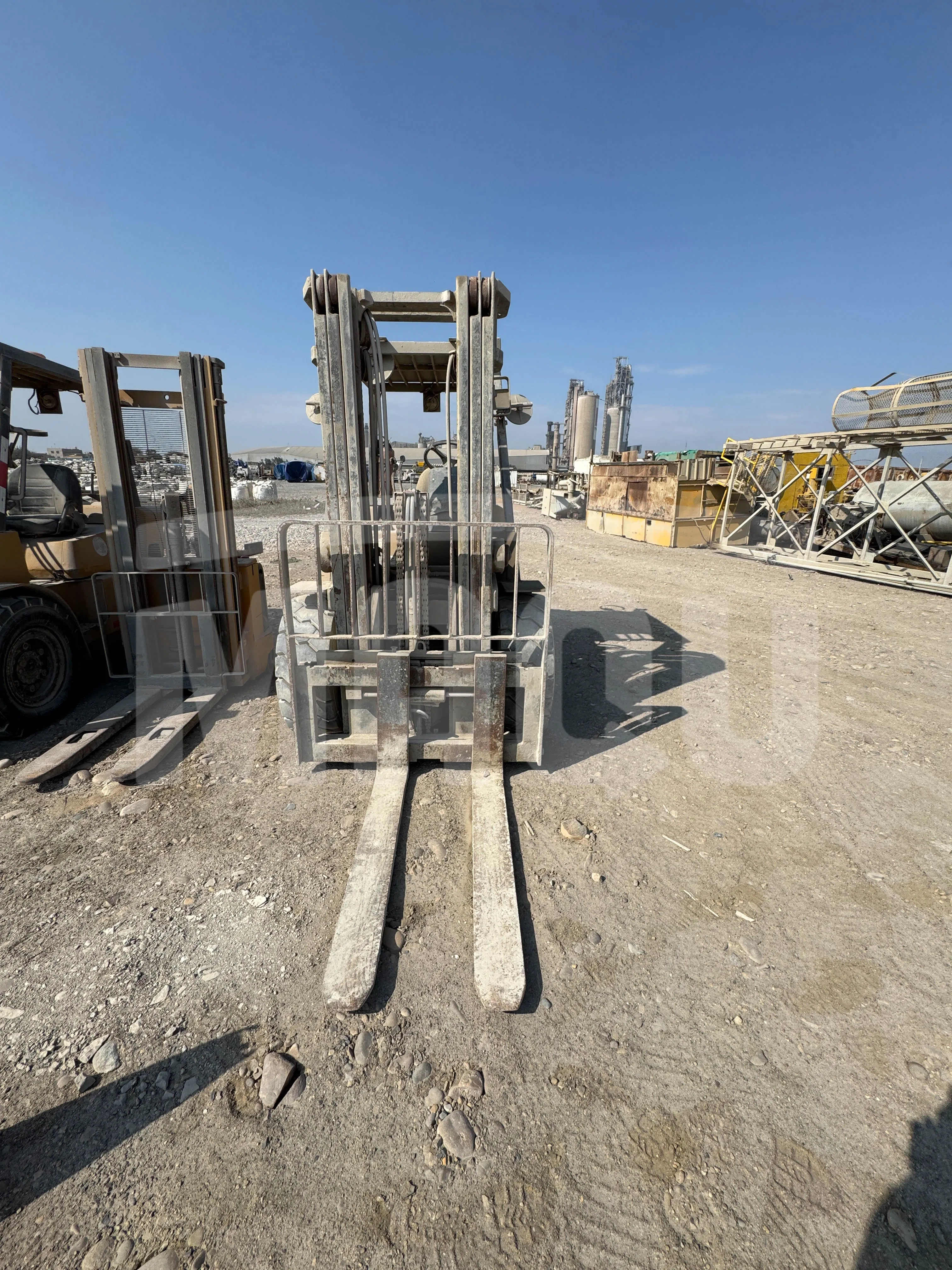Montacargas CATERPILLAR DP40KD (2010) - Foto # 3