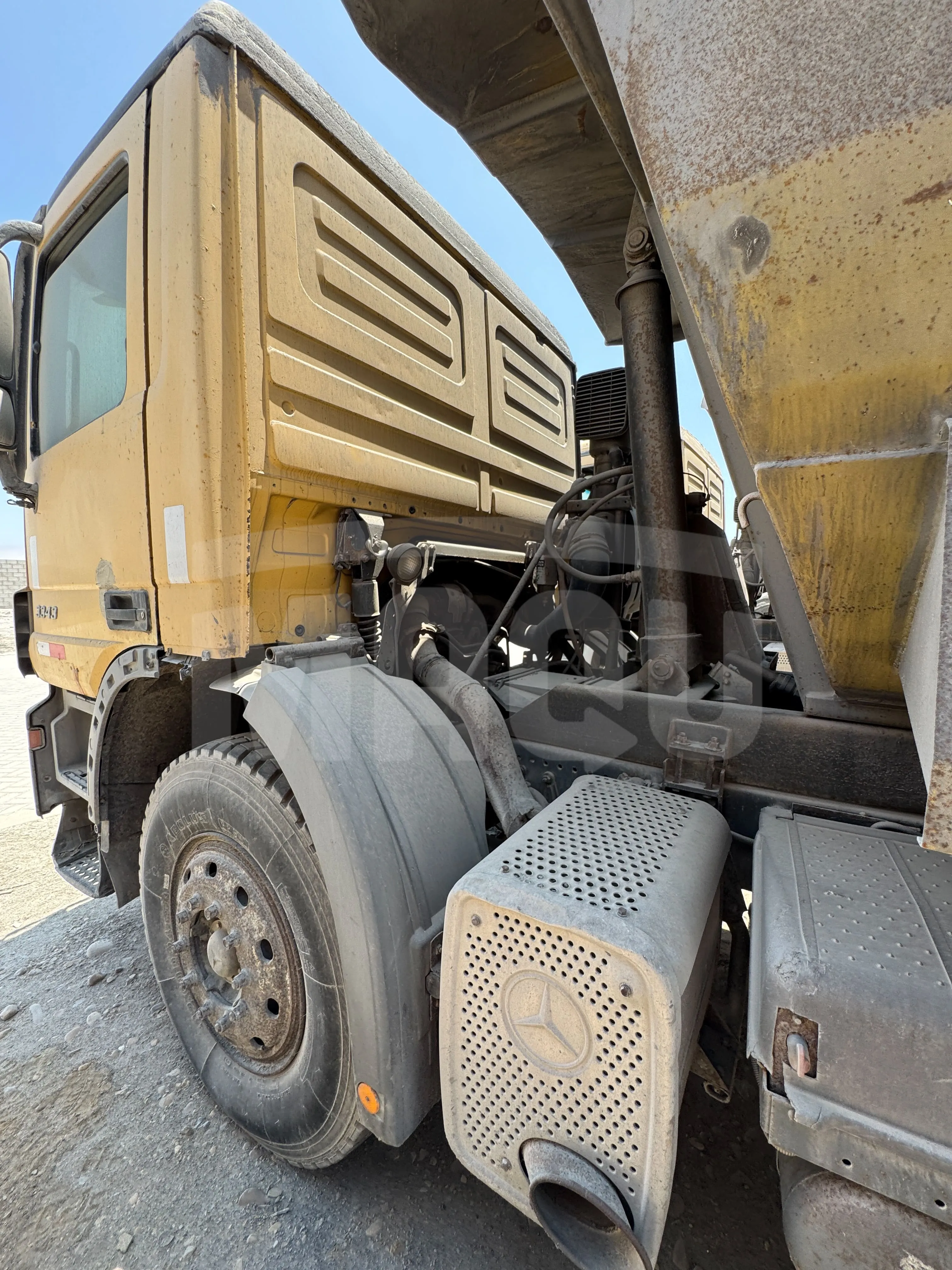 Volquete MERCEDES BENZ ACTROS 3343 K (2011) - Foto # 4