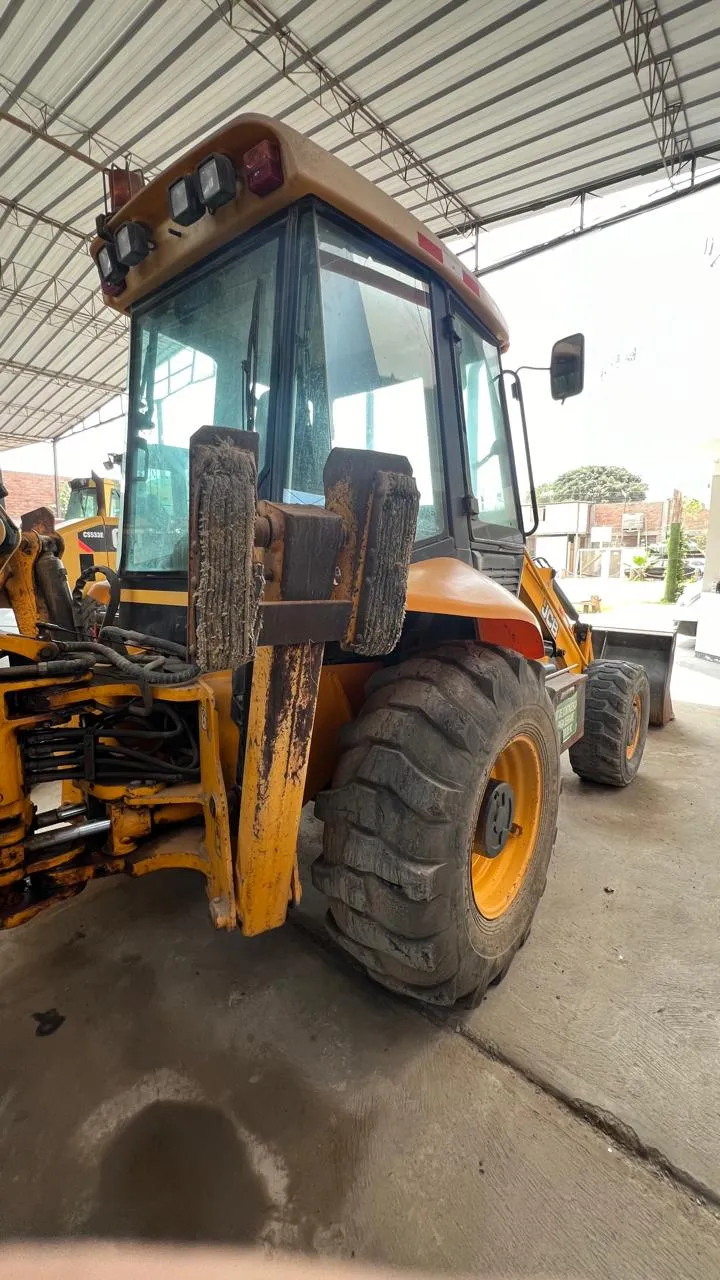 Retroexcavadora JCB 3C PLUS (2014) - Foto # 2