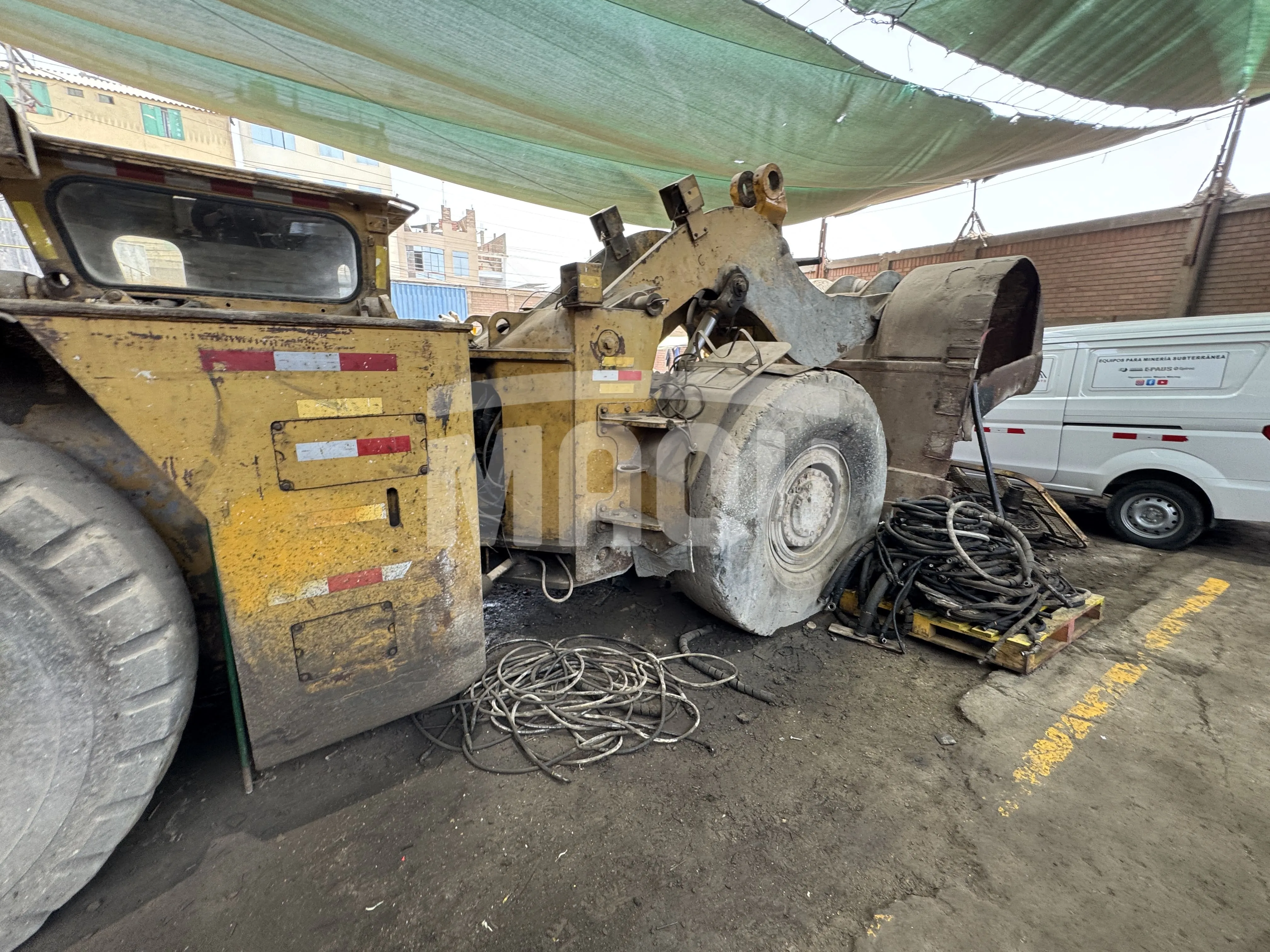 Cargador de bajo perfil CATERPILLAR R1600G (2013) - Foto # 9