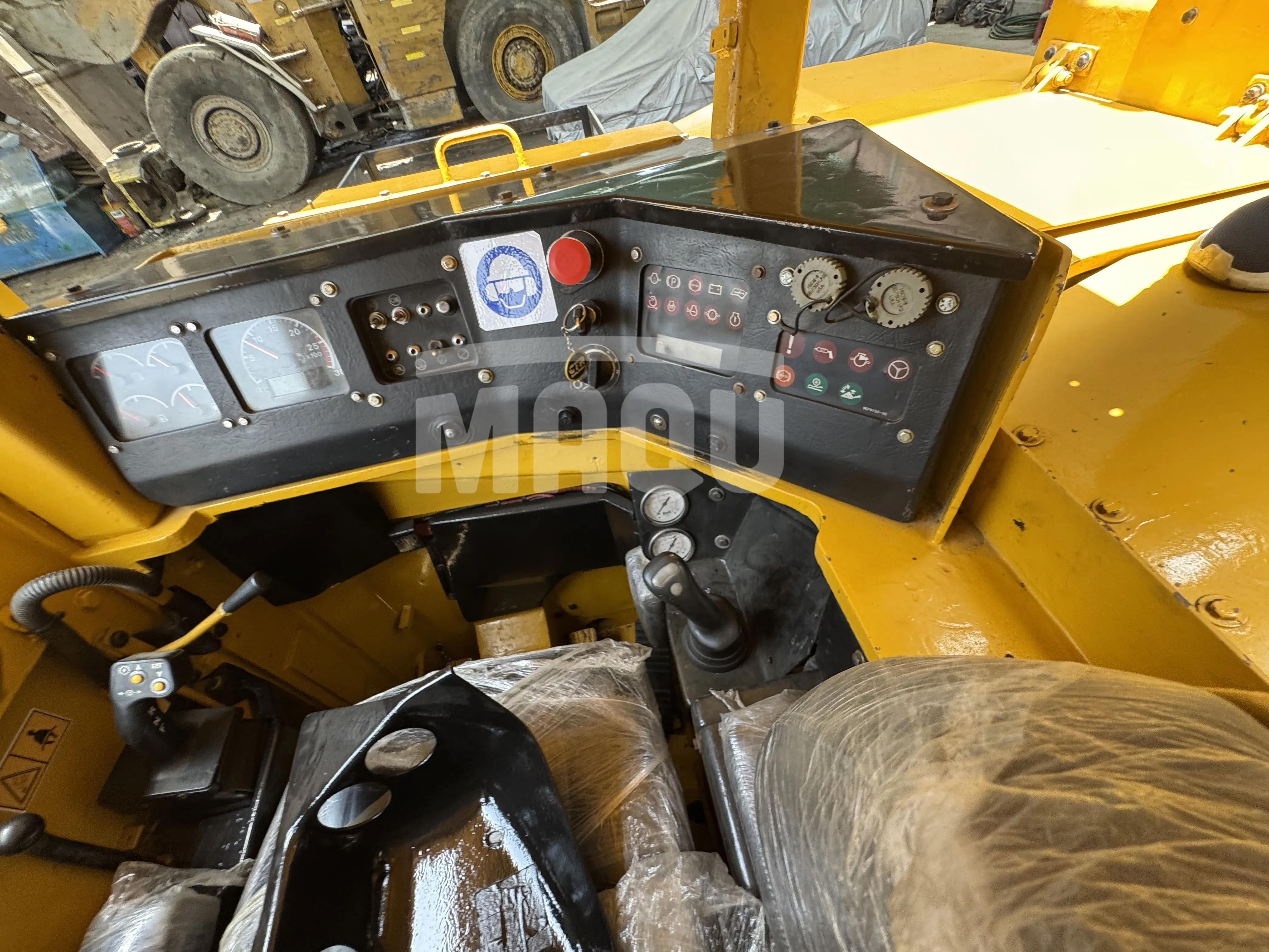 Cargador de bajo perfil CATERPILLAR R1300G (2011) - Foto # 4