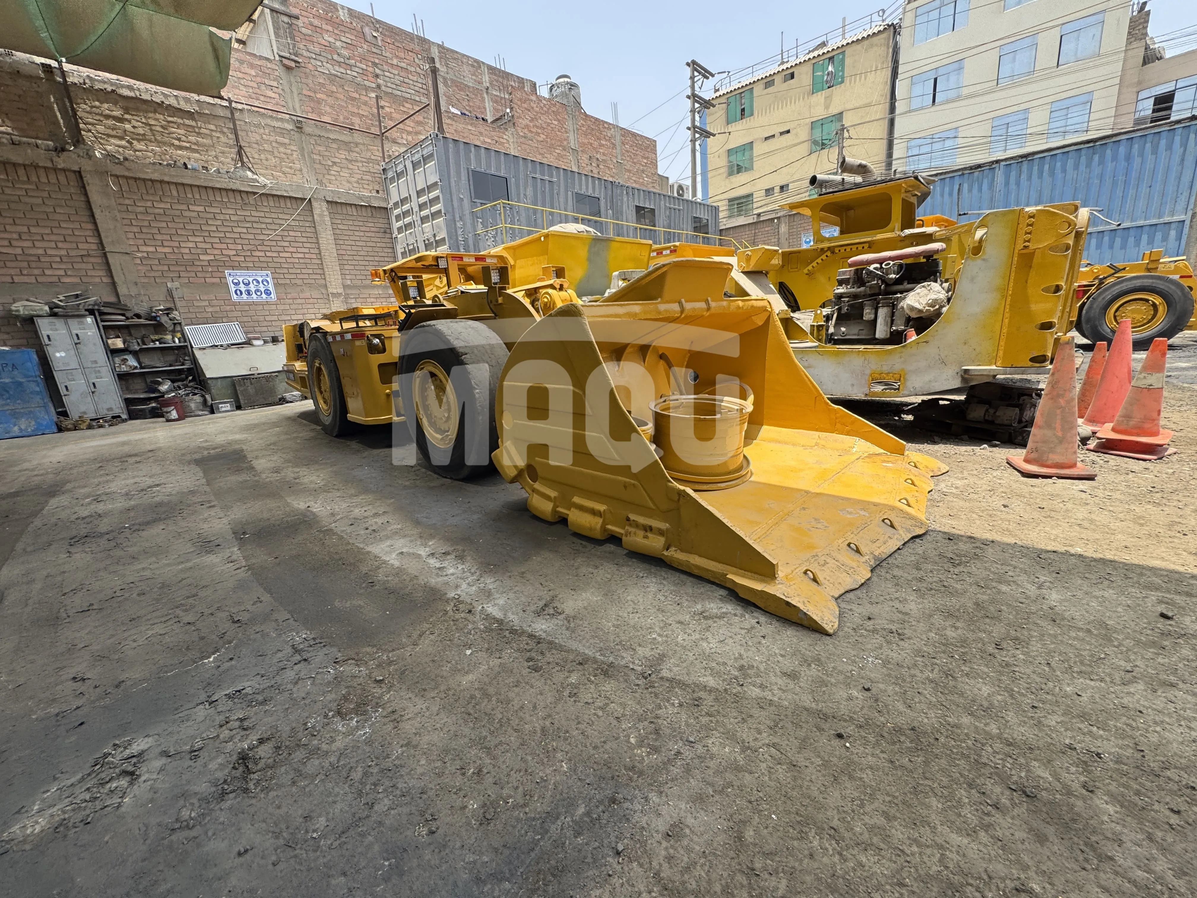 Cargador de bajo perfil CATERPILLAR R1300G (2011)