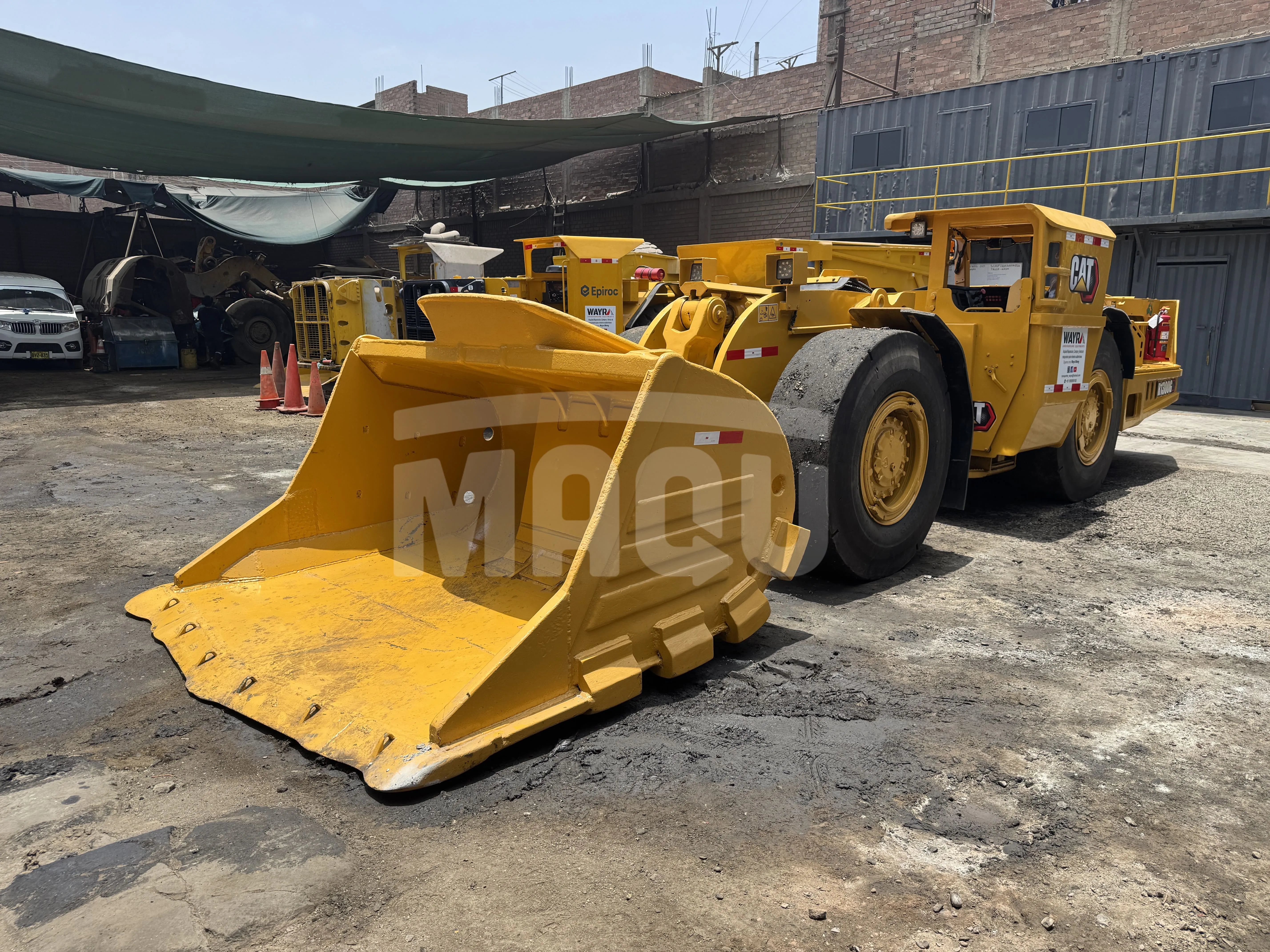 Cargador de bajo perfil CATERPILLAR R1300G (2013)