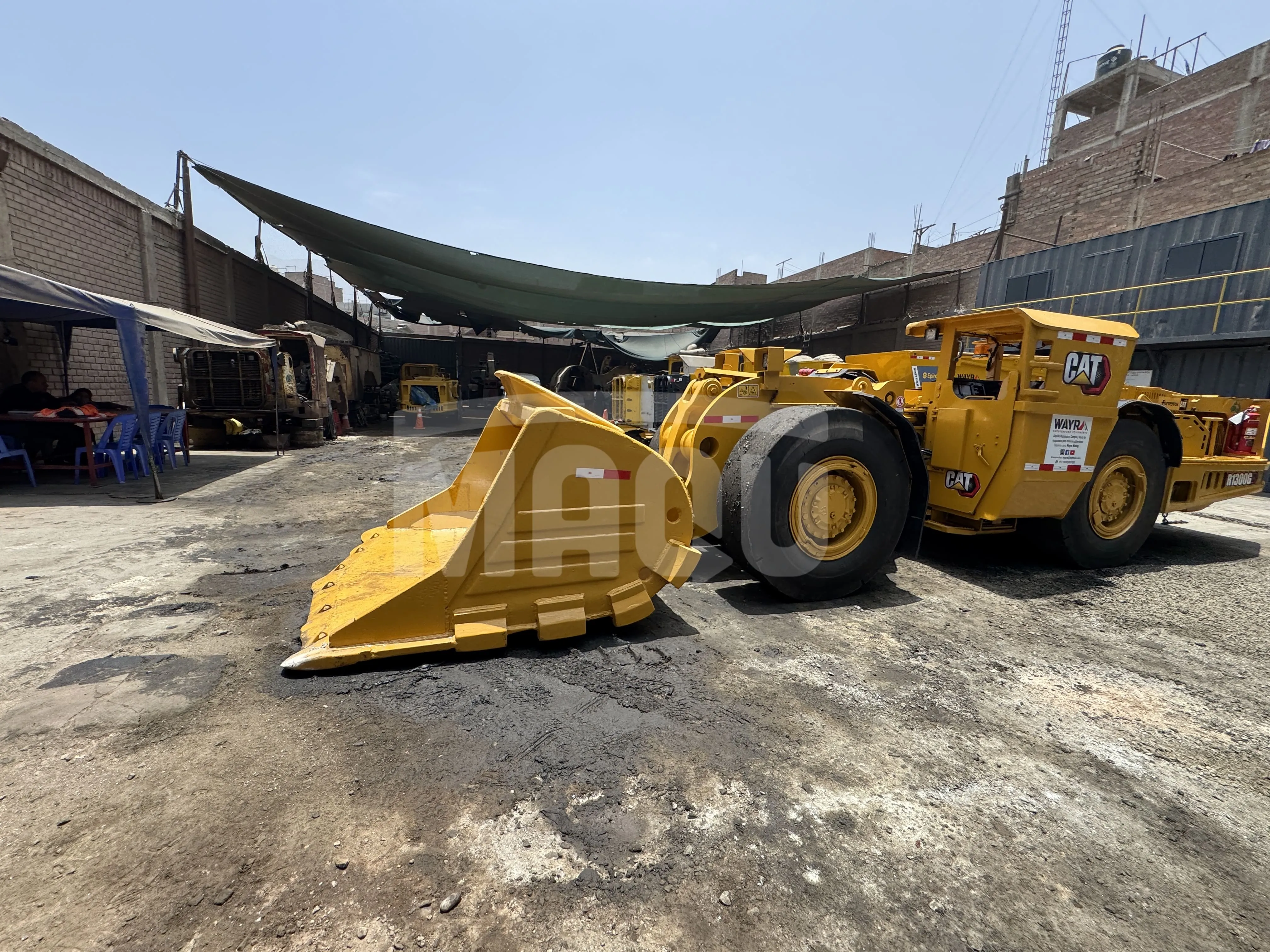 Cargador de bajo perfil CATERPILLAR R1300G (2013) - Foto # 3