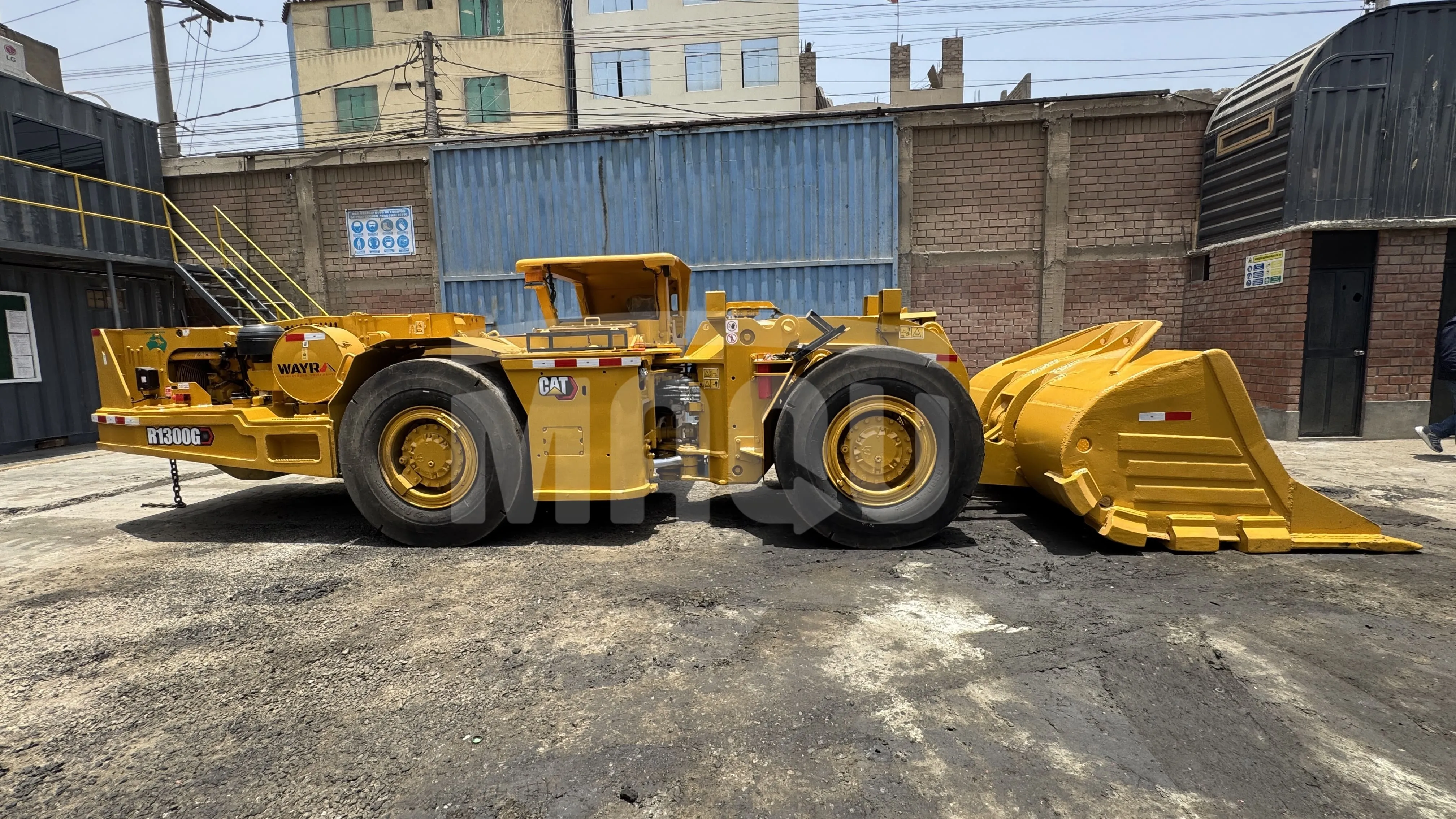 Cargador de bajo perfil CATERPILLAR R1300G (2013) - Foto # 4