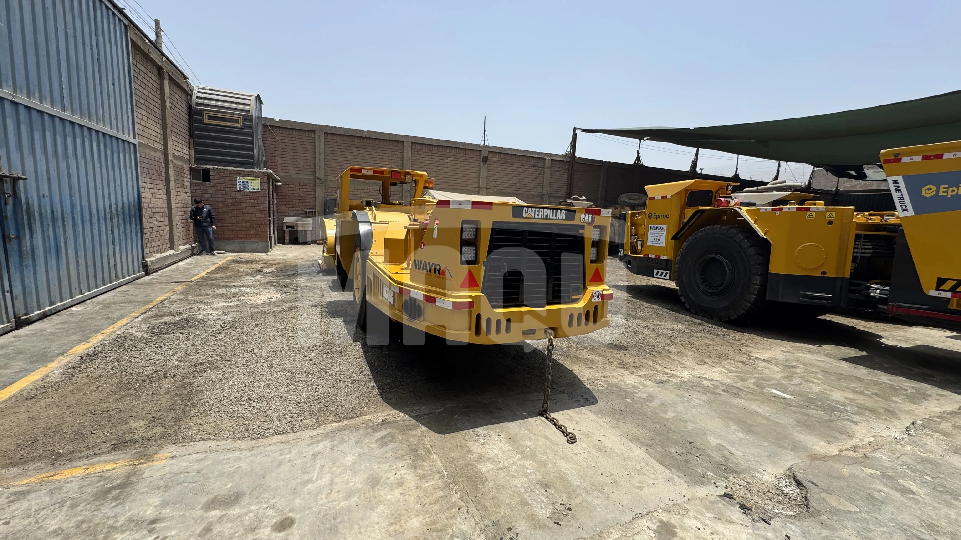 Cargador de bajo perfil CATERPILLAR R1300G (2013) - Foto # 5