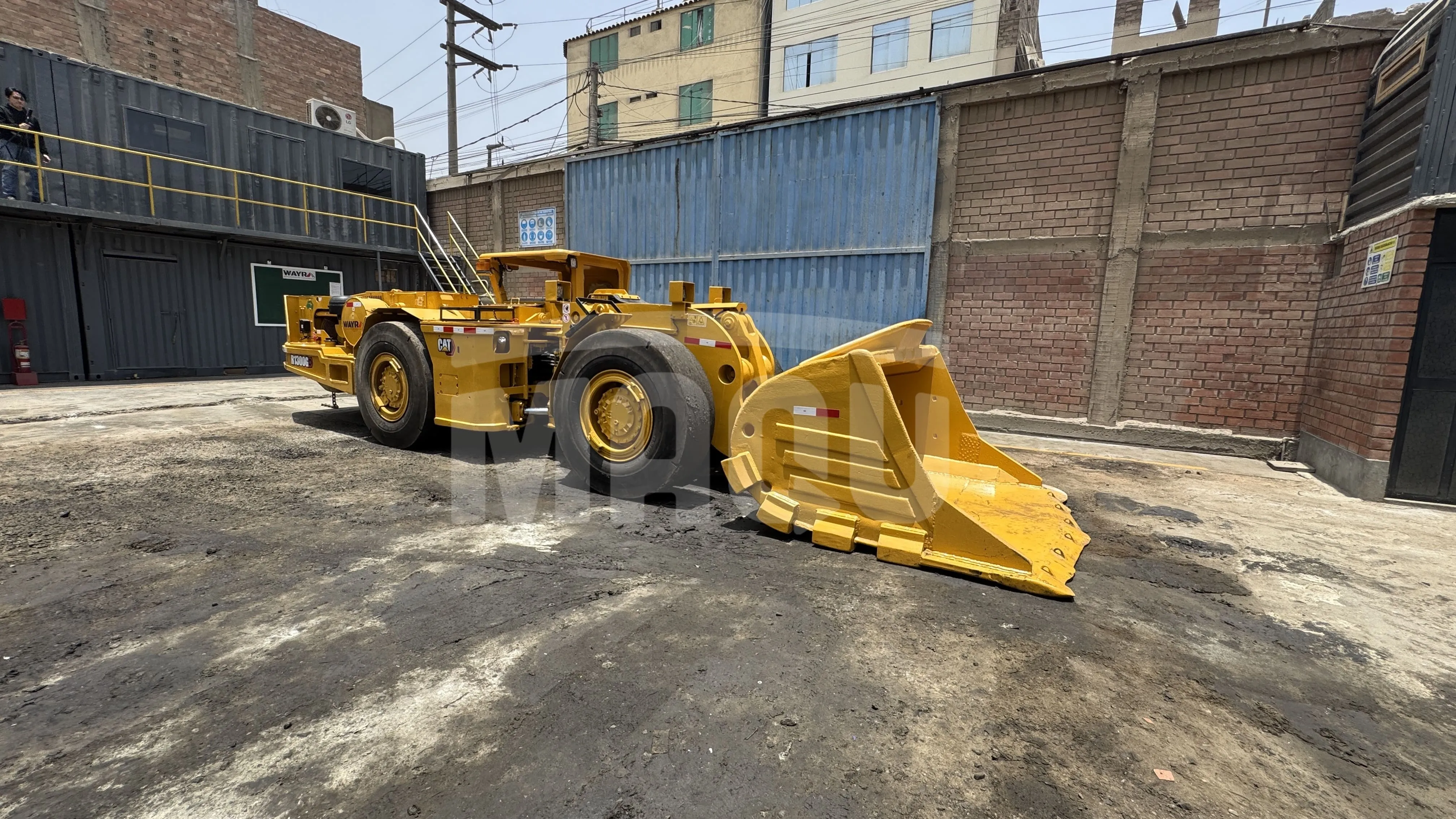 Cargador de bajo perfil CATERPILLAR R1300G (2013) - Foto # 7