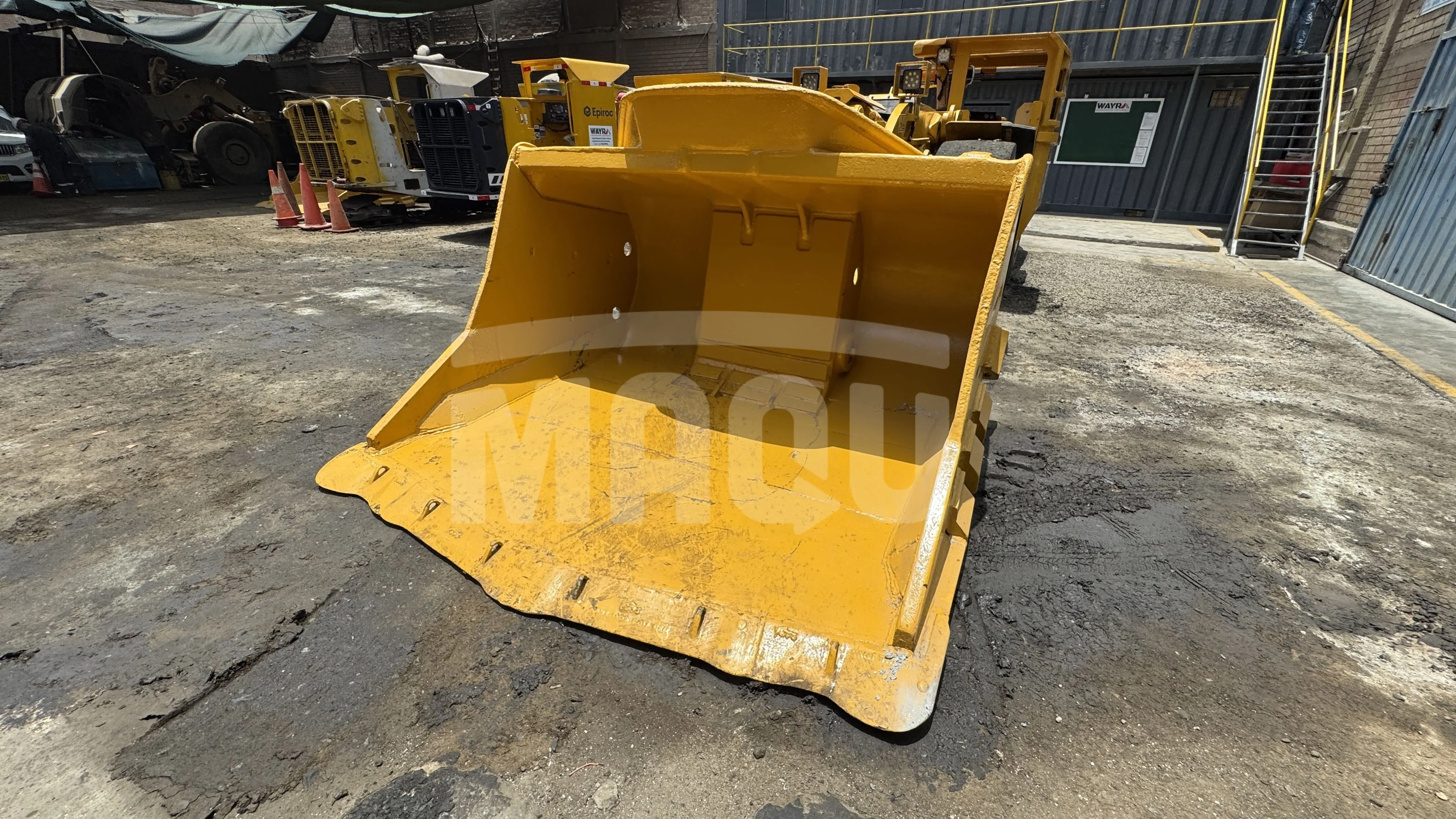 Cargador de bajo perfil CATERPILLAR R1300G (2013) - Foto # 8