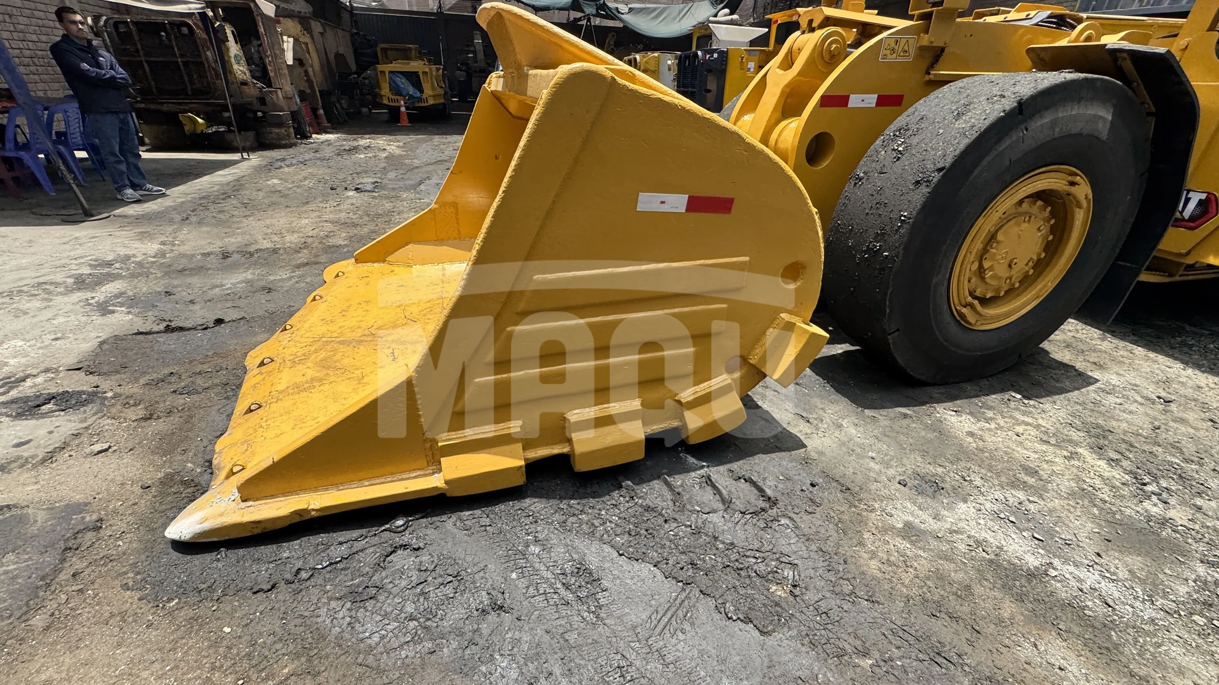 Cargador de bajo perfil CATERPILLAR R1300G (2013) - Foto # 9