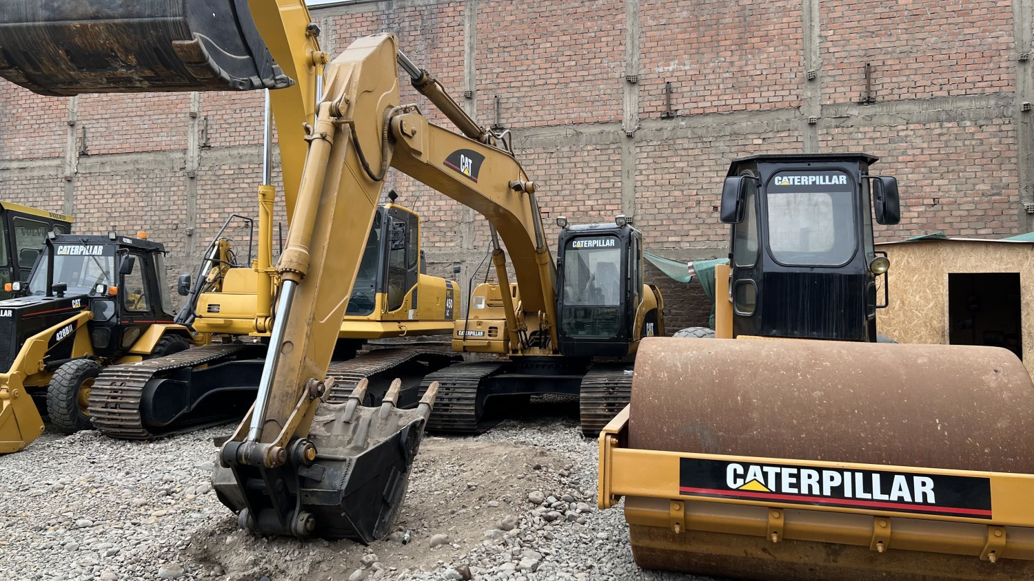 Excavadora sobre orugas CATERPILLAR 320 CL (2001) - Foto # 2