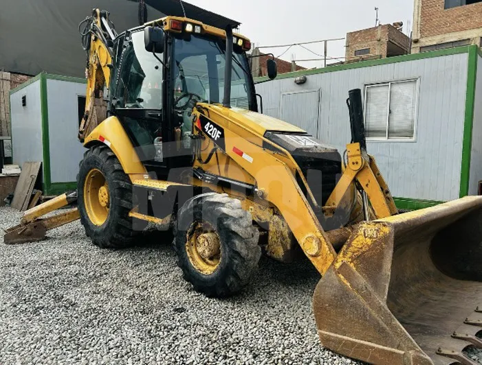 Retroexcavadora CATERPILLAR 420F (2015)
