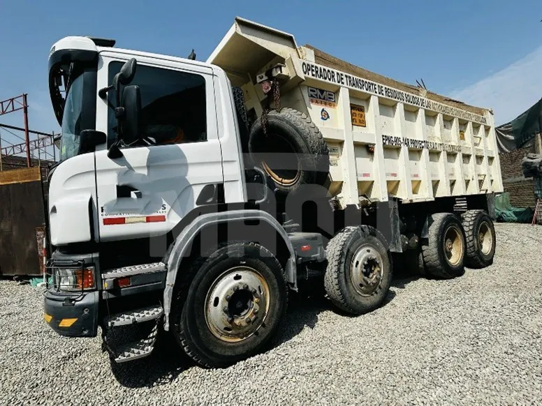 Volquete SCANIA P460 B8X4 (2014) - Foto # 2