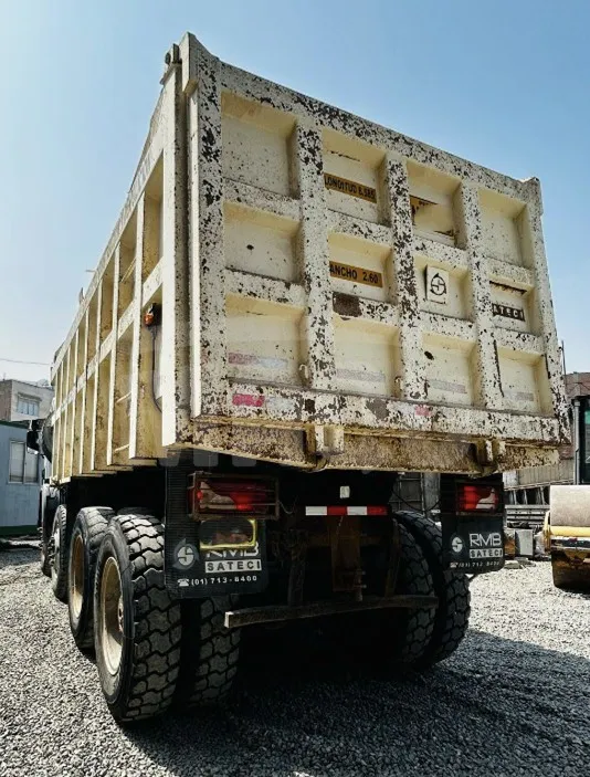 Volquete SCANIA P460 B8X4 (2014) - Foto # 3