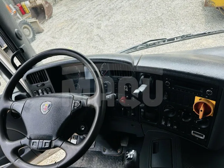 Volquete SCANIA P460 B8X4 (2014) - Foto # 4
