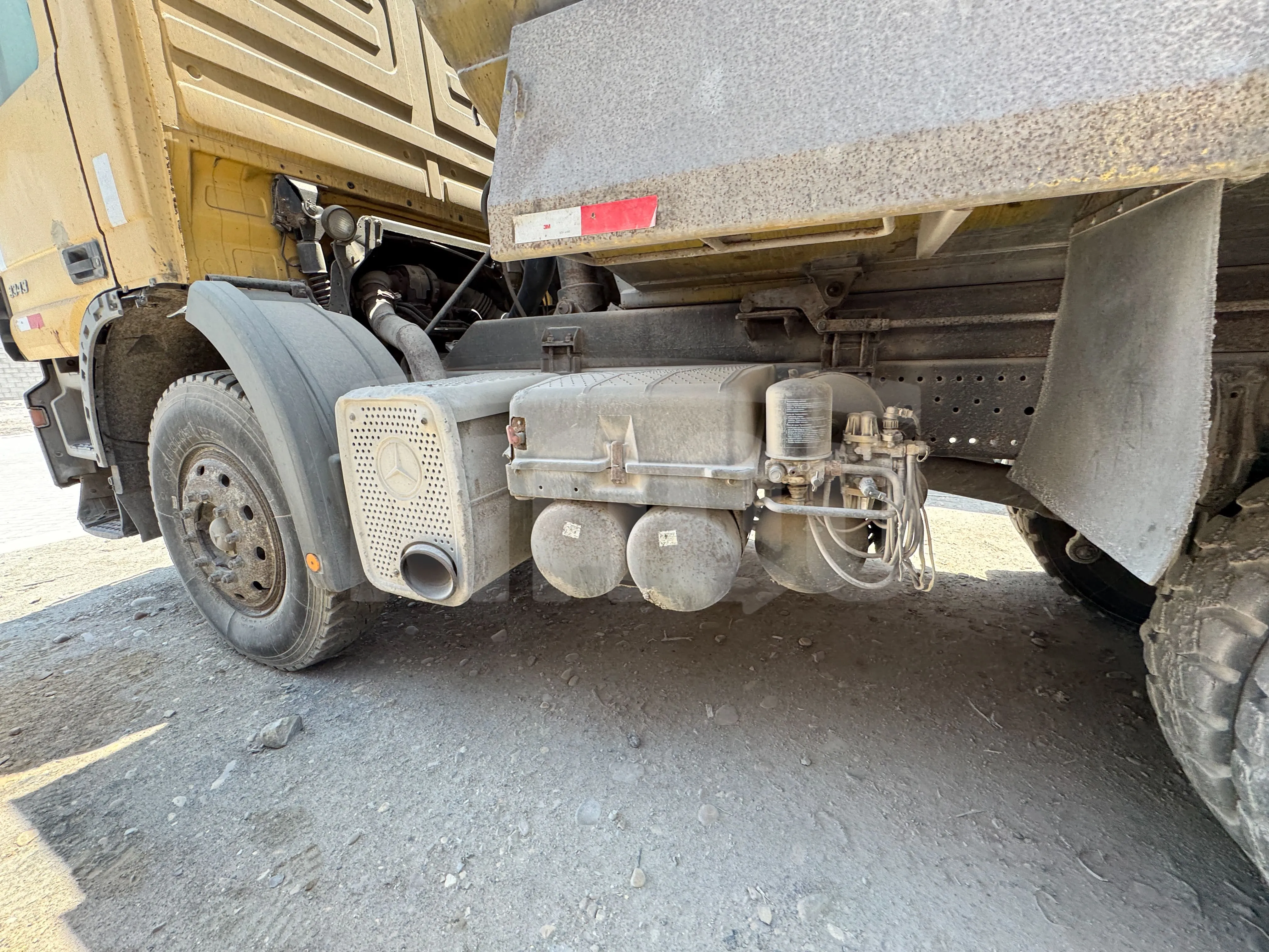 Volquete MERCEDES BENZ ACTROS 3343 K (2011) - Foto # 2