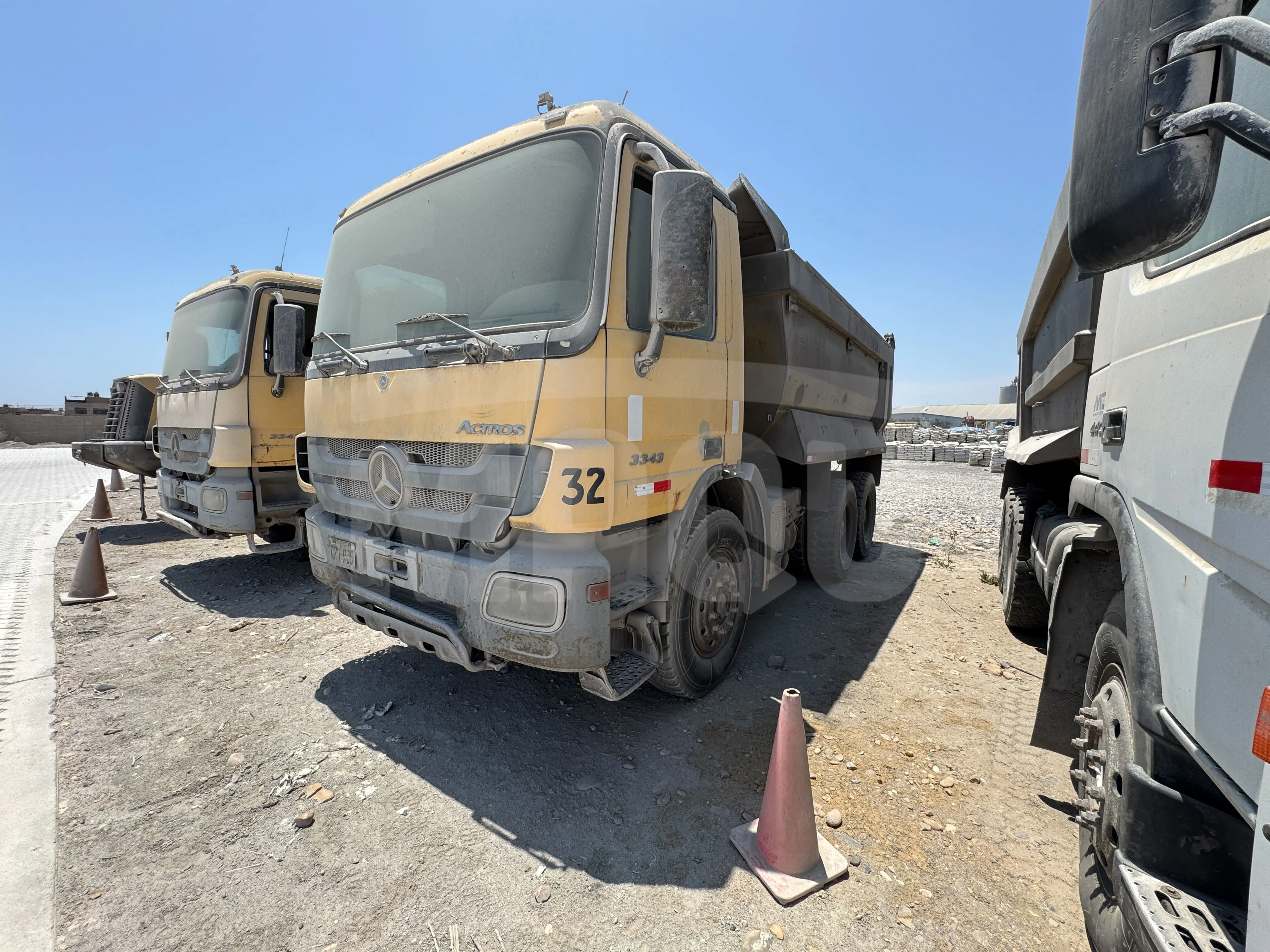 Volquete MERCEDES BENZ ACTROS 3343 K (2011)