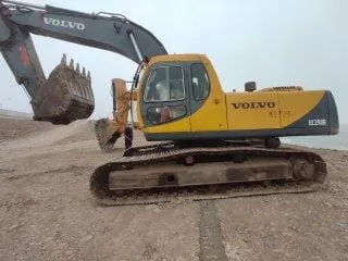 Excavadora sobre orugas VOLVO EC290BLC (2002)