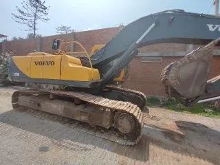 Excavadora sobre orugas VOLVO EC290BLC (2002) - Foto # 5