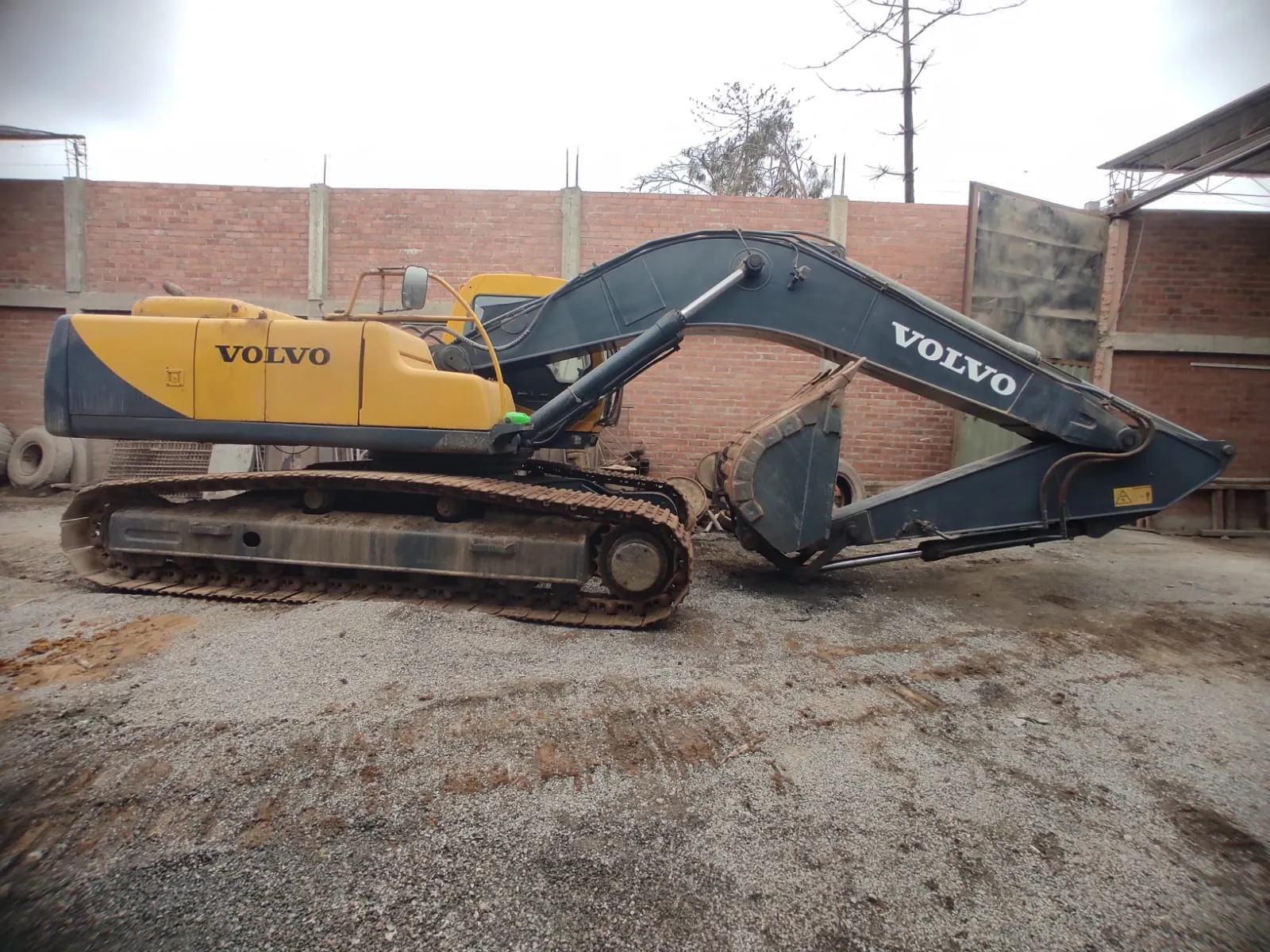 Excavadora sobre orugas VOLVO EC290BLC (2002) - Foto # 6