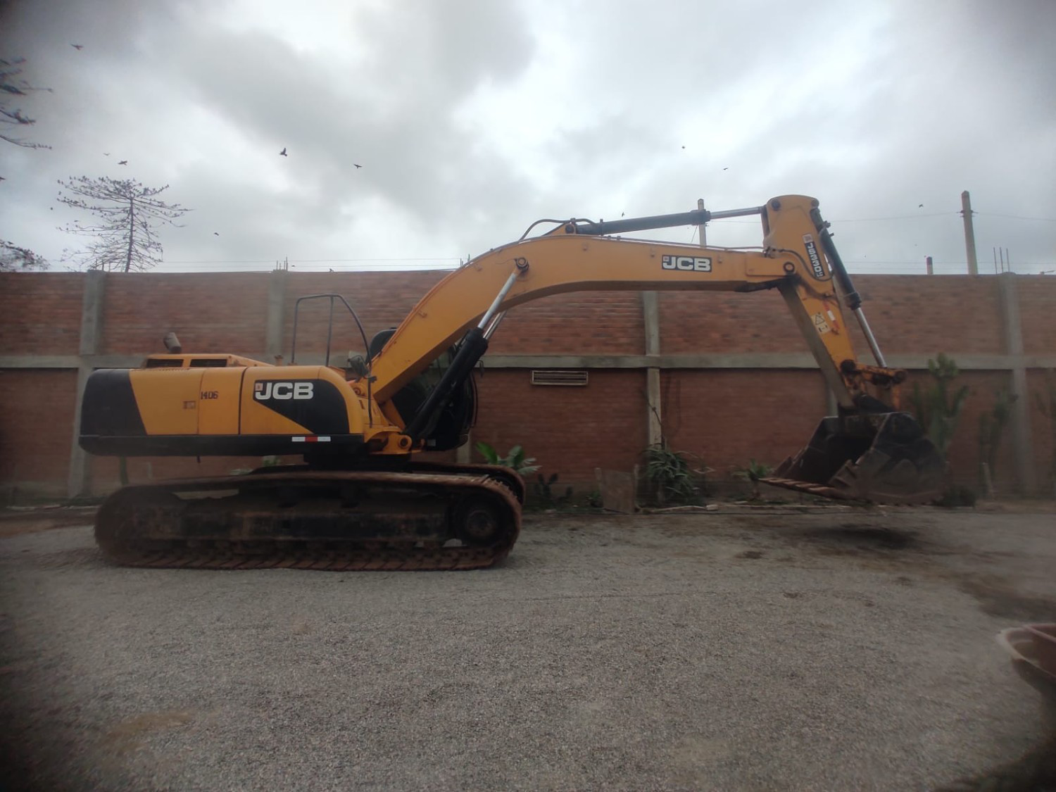 Excavadora sobre orugas JCB JS 330LC (2007)