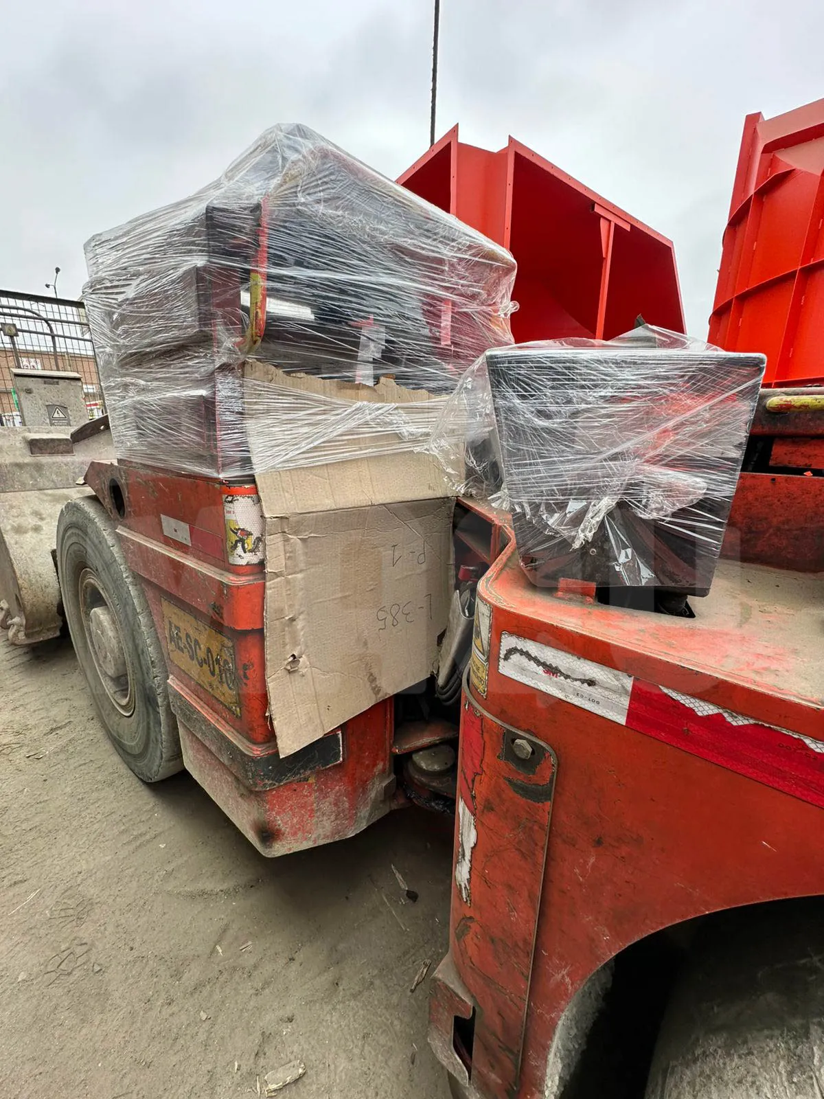 Cargador de bajo perfil SANDVIK LH203 (2000) - Foto # 3