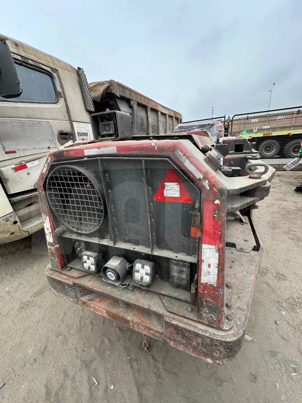 Cargador de bajo perfil SANDVIK LH203 (2000) - Foto # 5