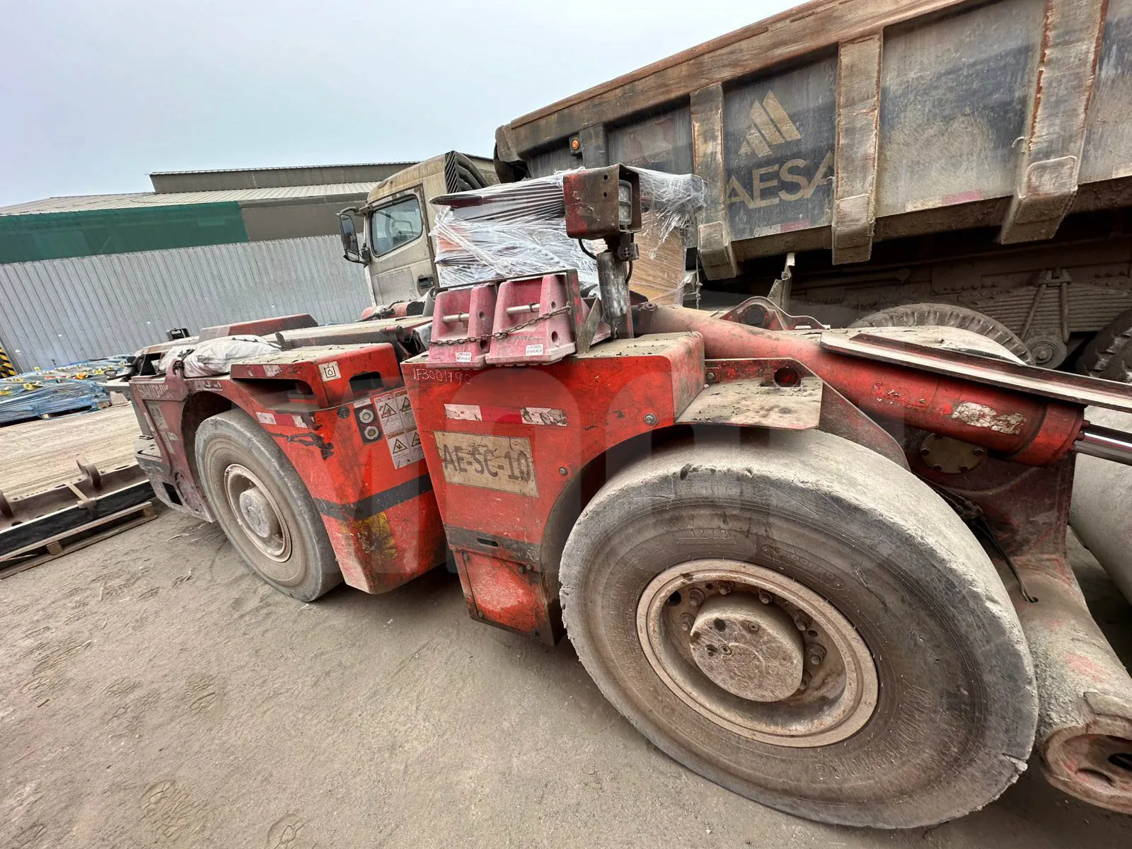 Cargador de bajo perfil SANDVIK LH203 (2000) - Foto # 8