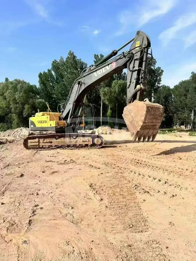 Excavadora sobre orugas VOLVO 360 (2019) - Foto # 4