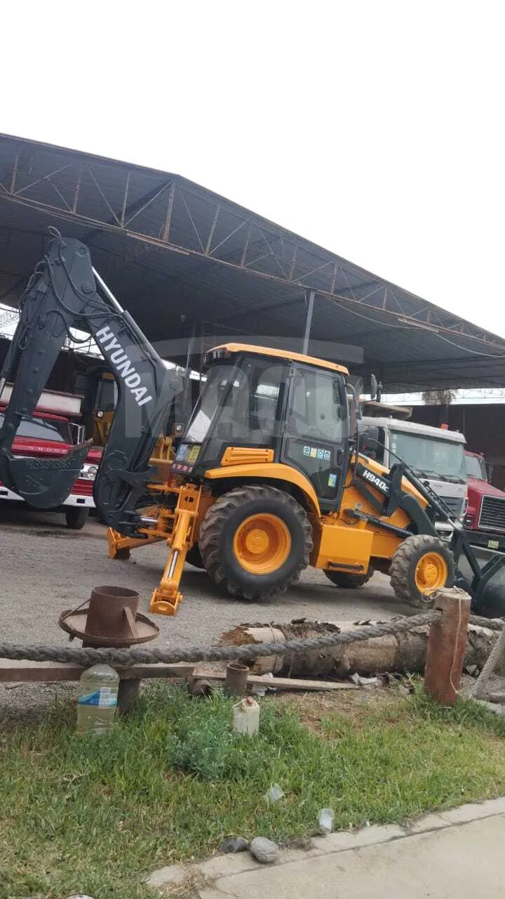 Retroexcavadora HYUNDAI H940C (2017)