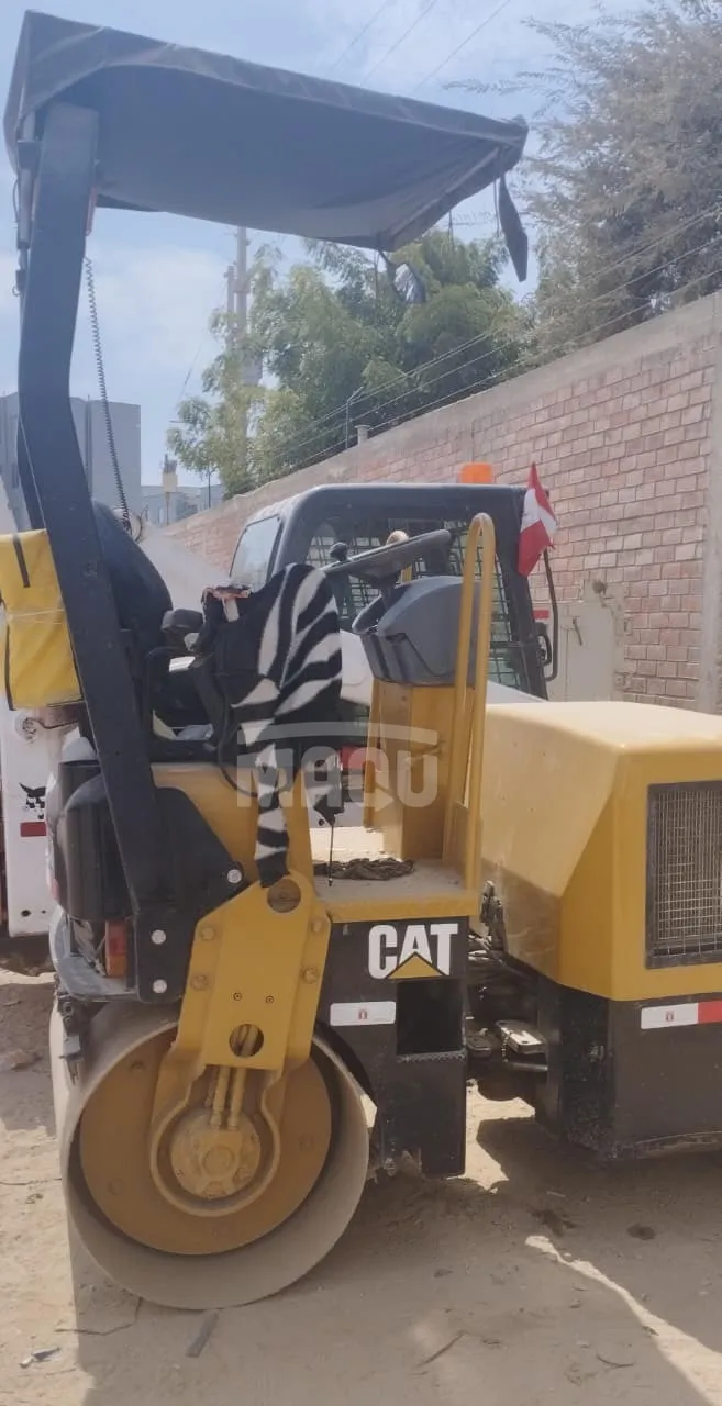 Rodillo CATERPILLAR CB-214E (2006) - Foto # 4