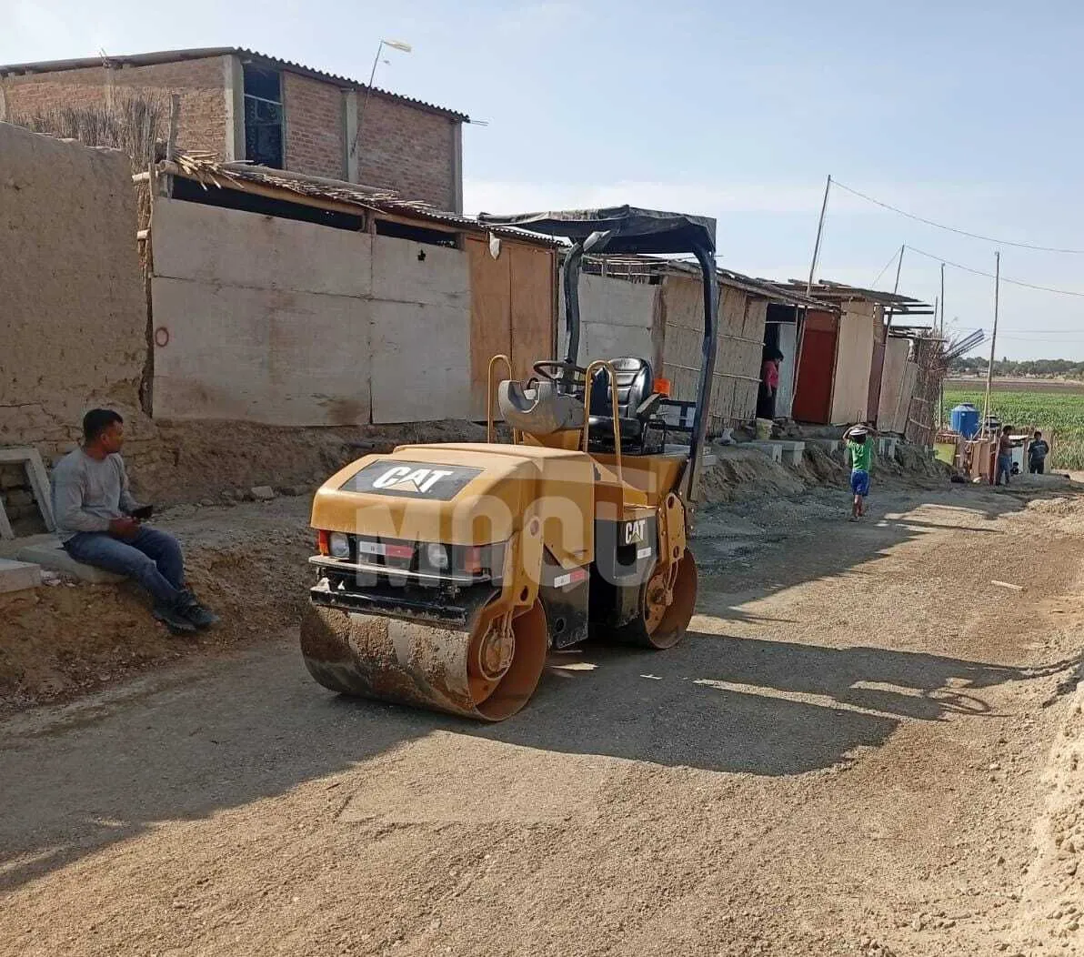 Rodillo CATERPILLAR CB-214E (2006)